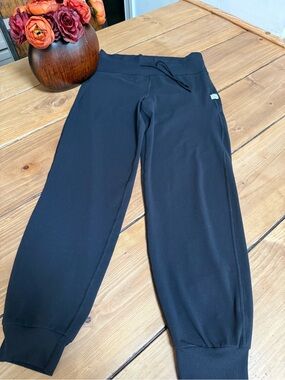 VUORI women’s DAILY JOGGERS
